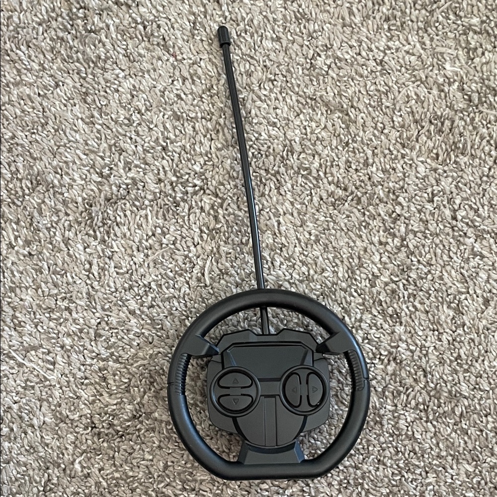 Hello Kitty Remote Control Racing Car - Picture 4 of 6